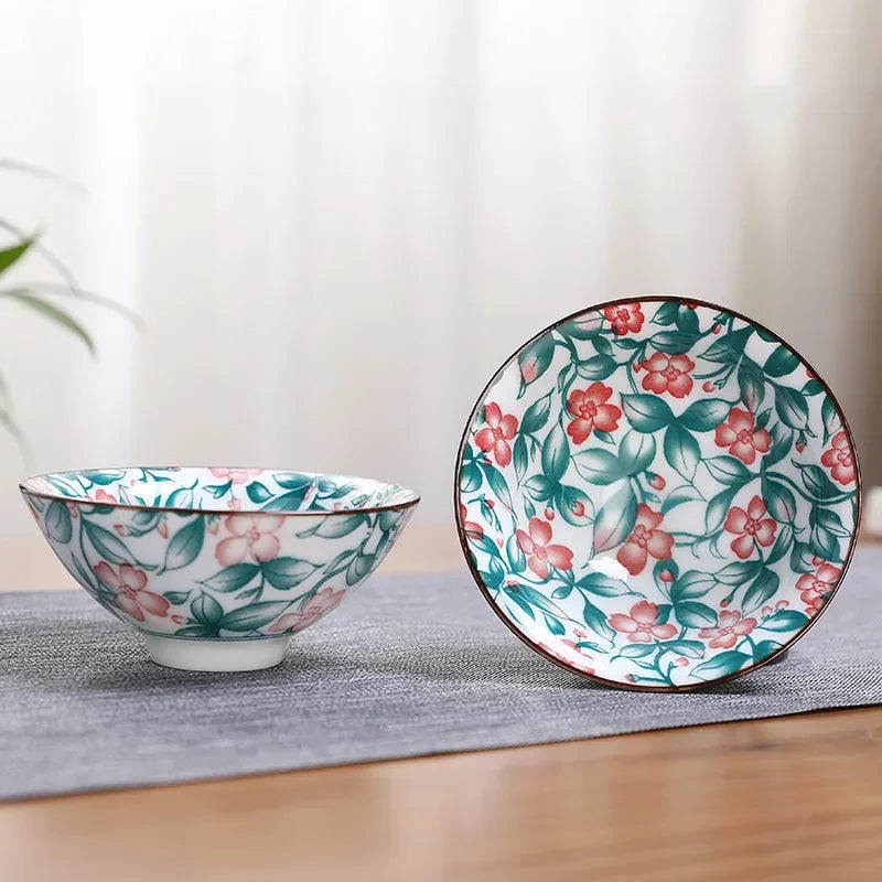Teeschale aus handbemalter Keramik