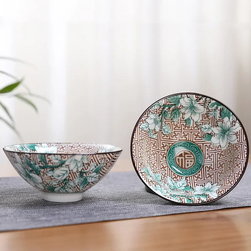 Teeschale aus handbemalter Keramik