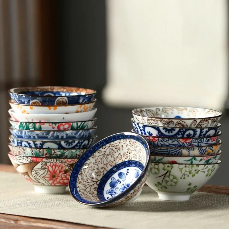 Teeschale aus handbemalter Keramik