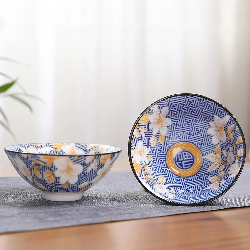 Teeschale aus handbemalter Keramik