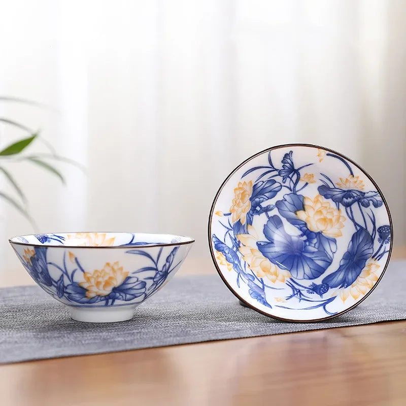Teeschale aus handbemalter Keramik