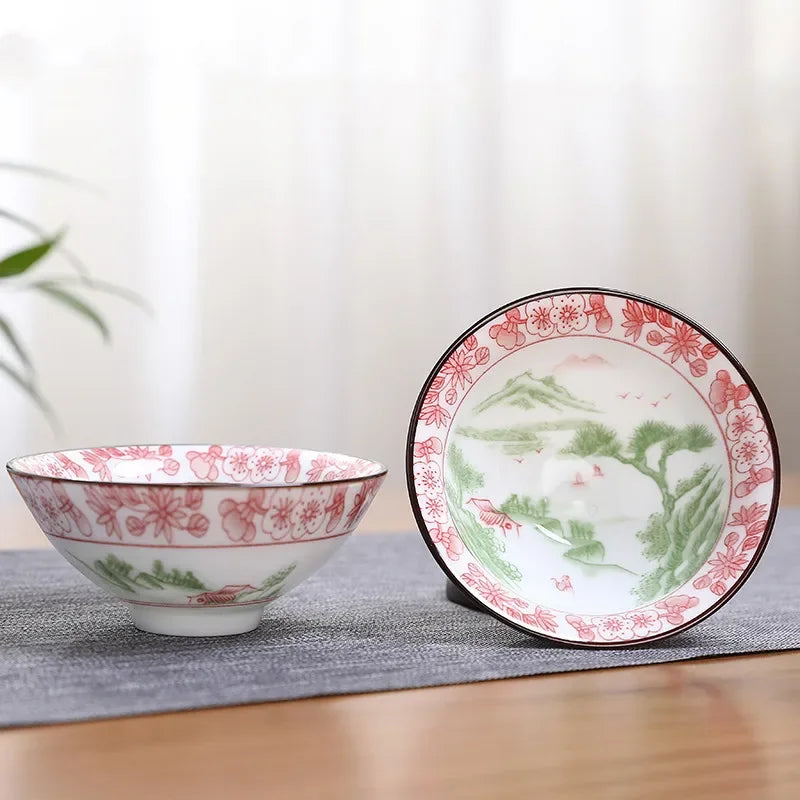 Teeschale aus handbemalter Keramik