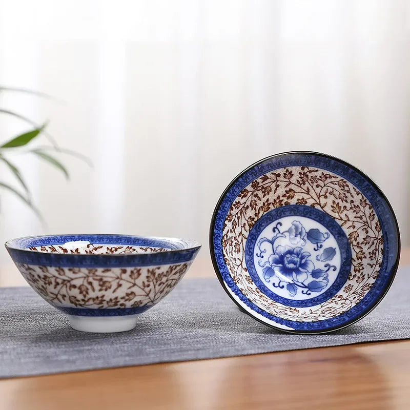 Teeschale aus handbemalter Keramik
