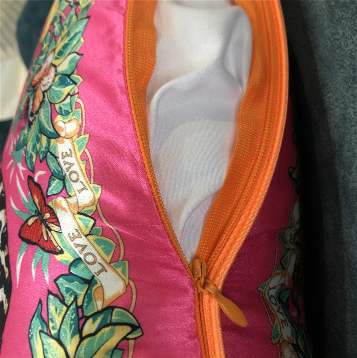 Kissenbezug aus Seide mit Leopardenmuster