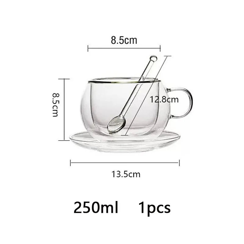 Doppelwandiges Glas mit Teller und Löffel