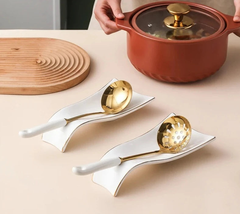 Luxuriöser goldener Löffel und Ständer für die Küche aus Keramik