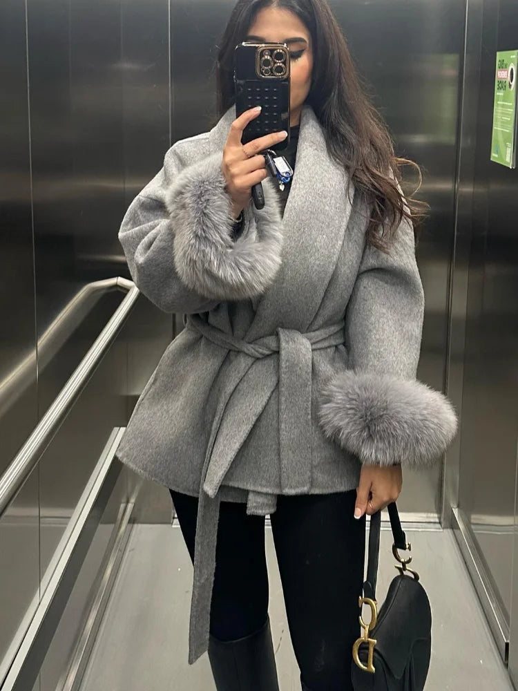 Elegant Revers Collar Jacket with Faux Fur