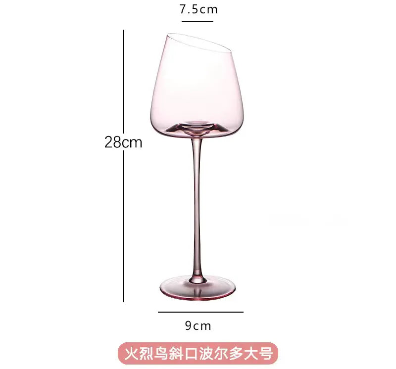 Rosafarbenes Rotweinglas mit großem Fassungsvermögen