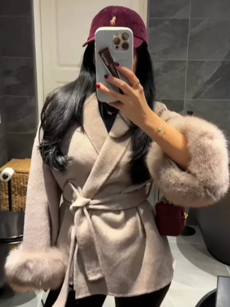 Elegant Revers Collar Jacket with Faux Fur