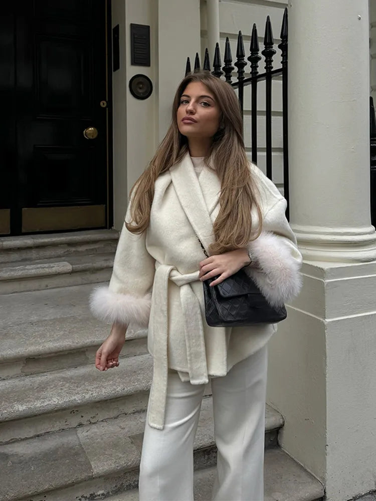 Elegant Revers Collar Jacket with Faux Fur