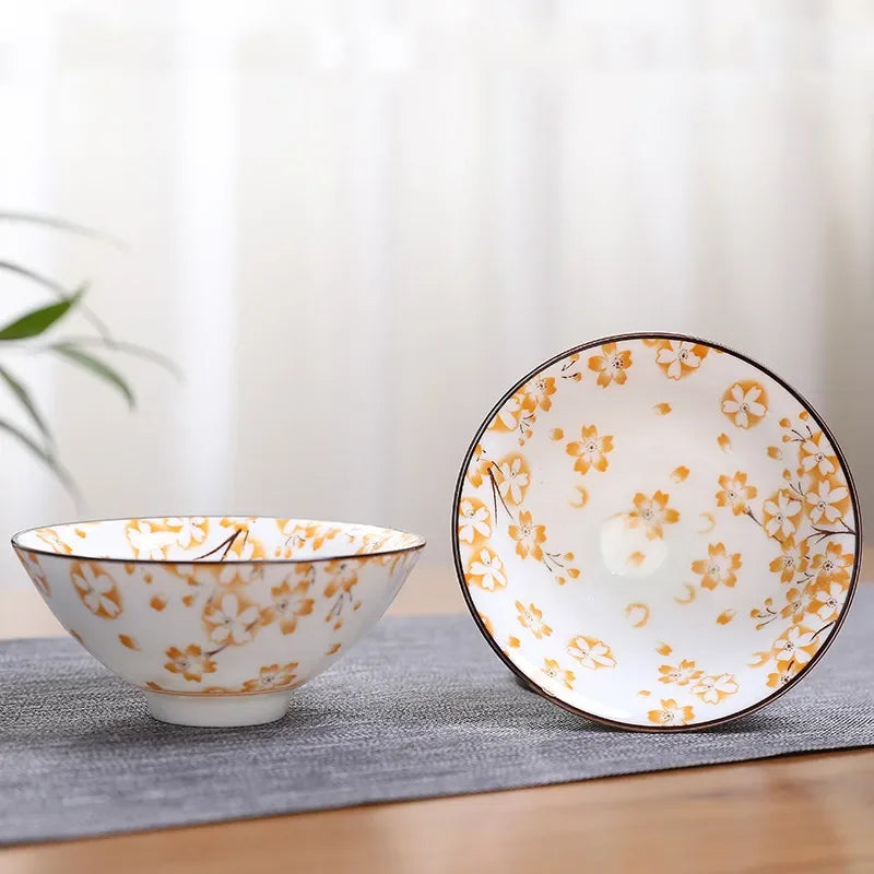Teeschale aus handbemalter Keramik