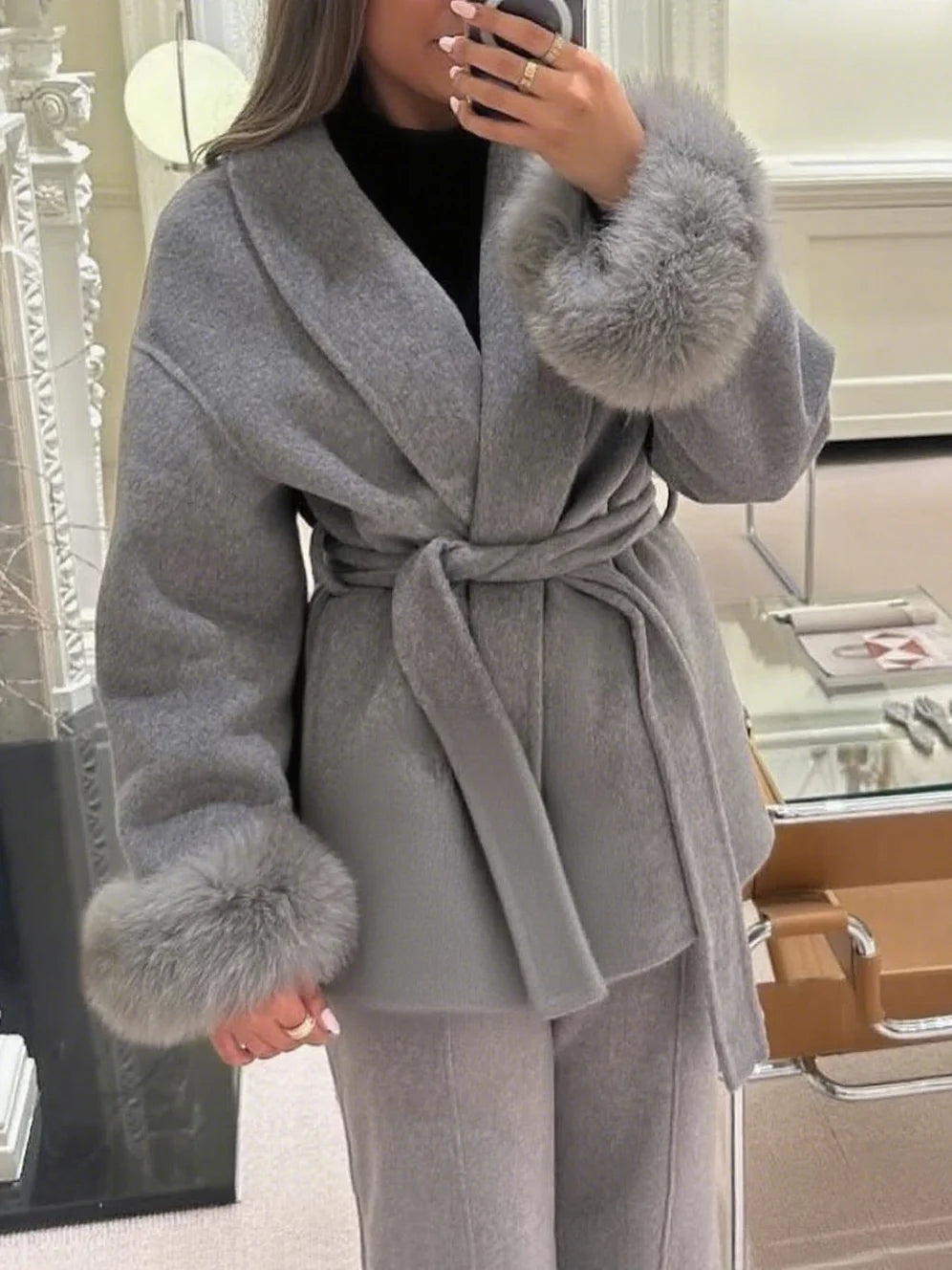 Elegant Revers Collar Jacket with Faux Fur