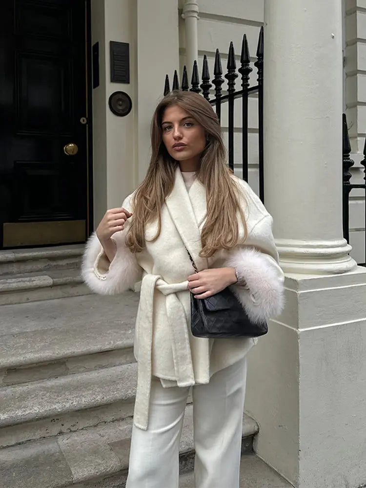 Elegant Revers Collar Jacket with Faux Fur