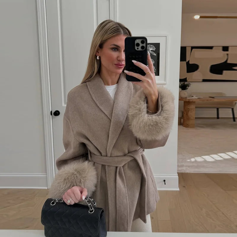 Elegant Revers Collar Jacket with Faux Fur